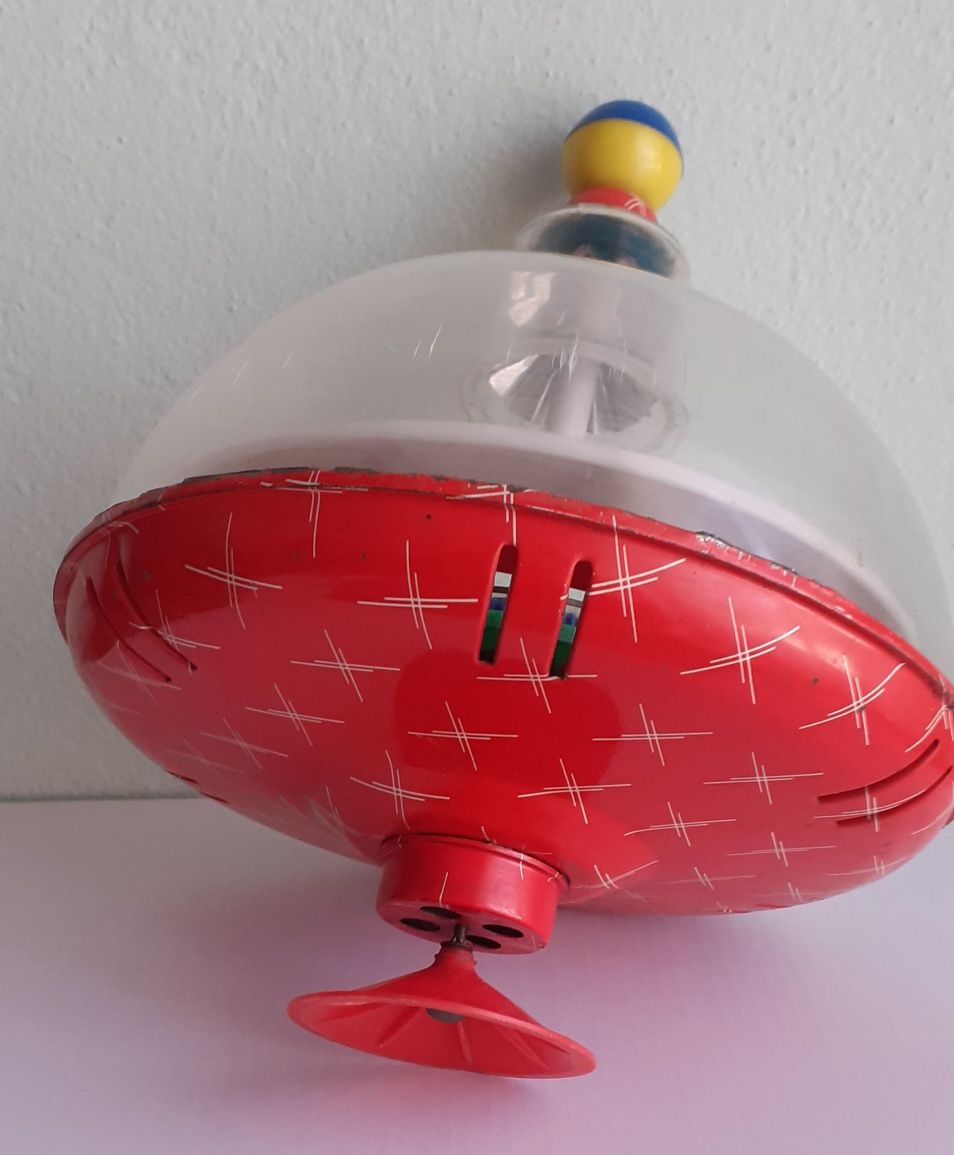 Brinquedo antigo.  Japonês ou alemão.