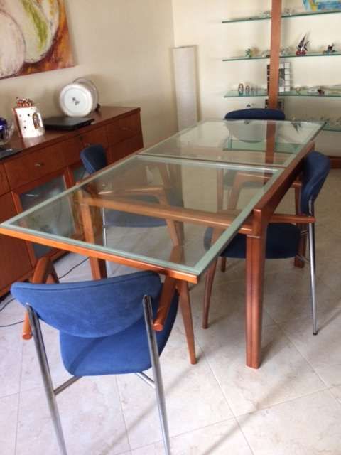 mesa com cadeiras