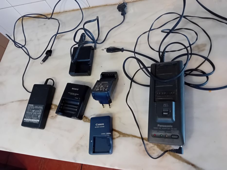 Conjunto de 6 Carregadores de Câmaras Diversas