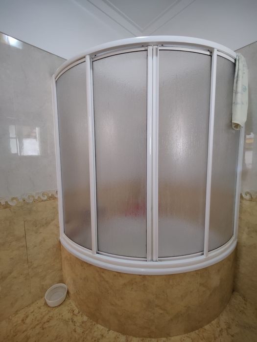 Banheira 1/4 de círculo com resguardo