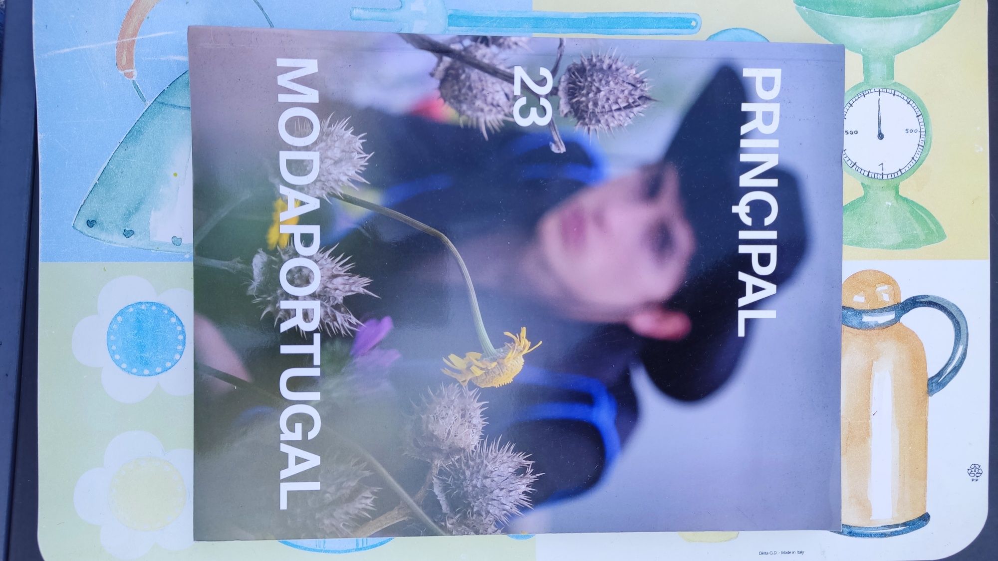Varios números de revista de moda Prinçipal