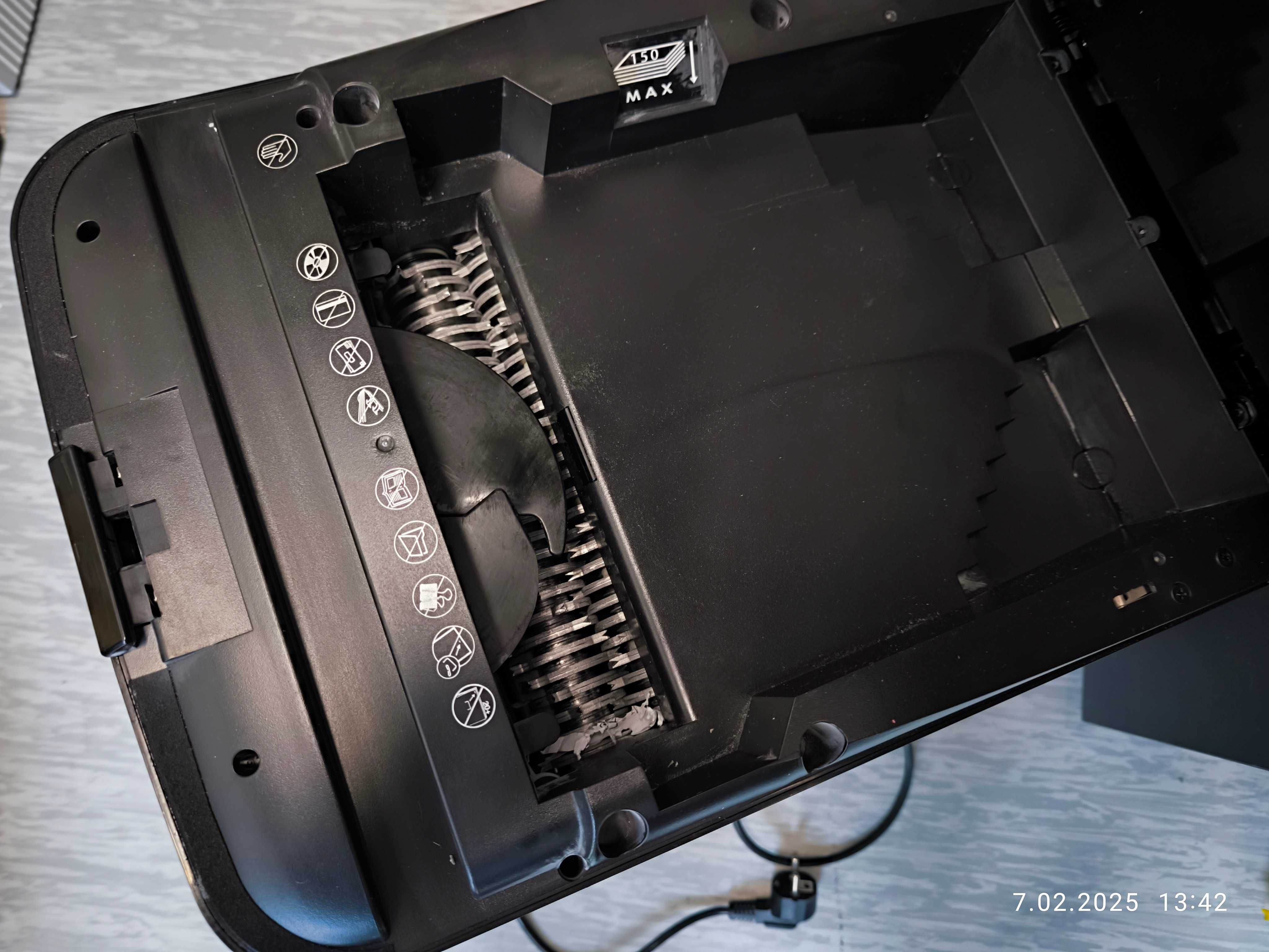 Niszczarka Fellowes AUTOMAX 150C - AUTOMATYCZNA do 150 kartek podajnik