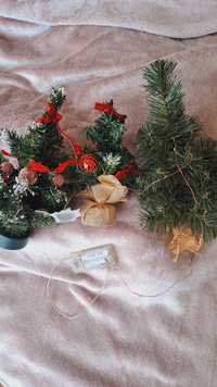 Продам новогодний набор 3 елки и гирлянда