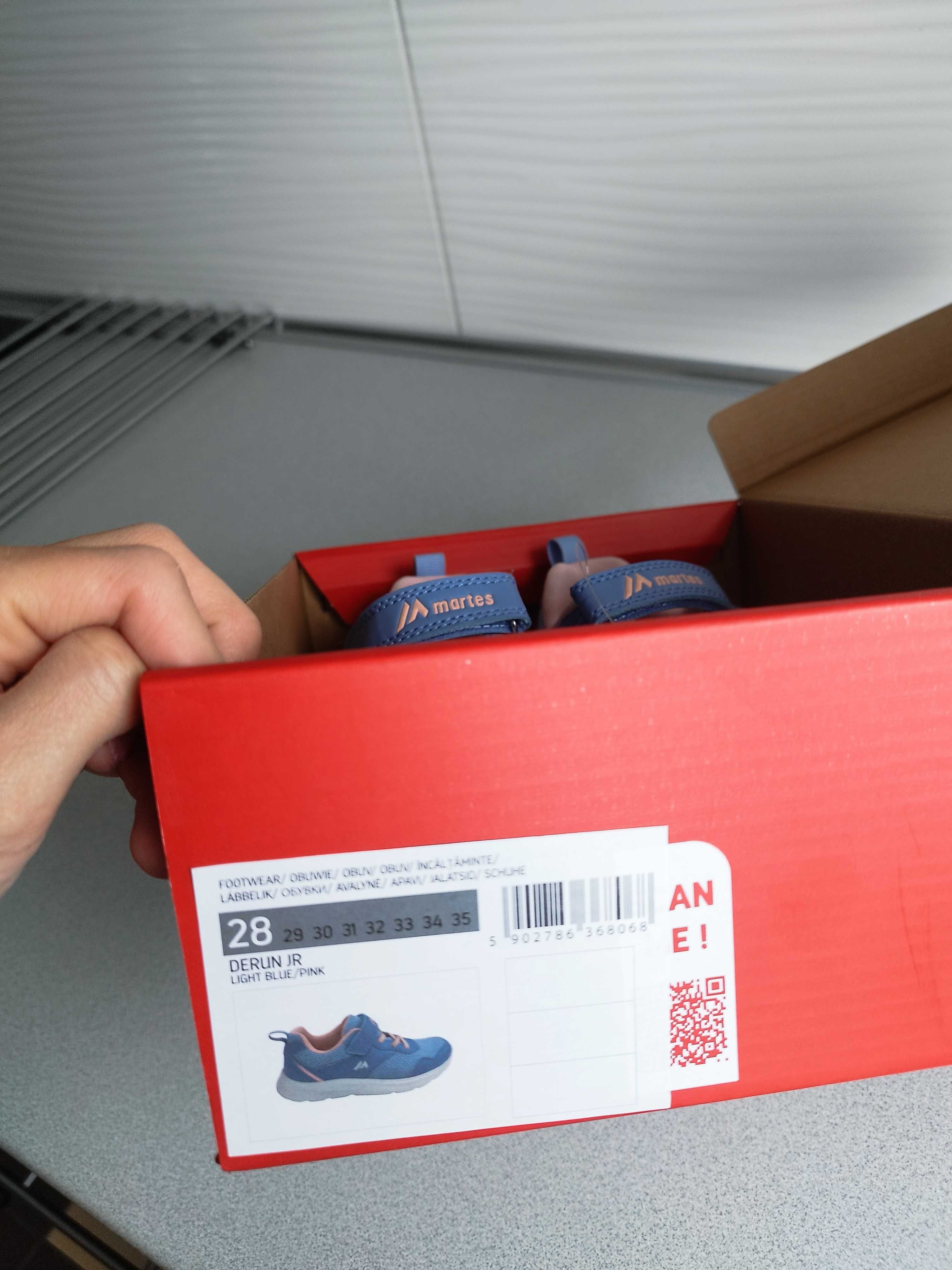 Nowe buty Martes dziewczynka