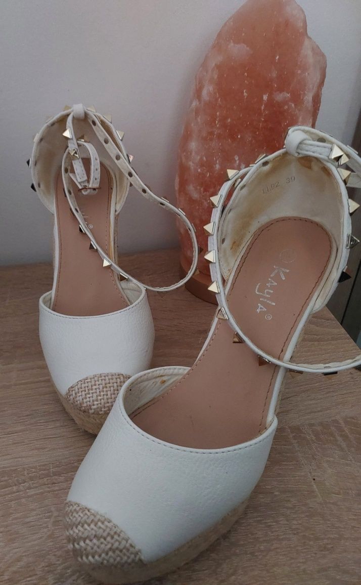 Białe espadryle na koturnie Kayla 39 (25cm)