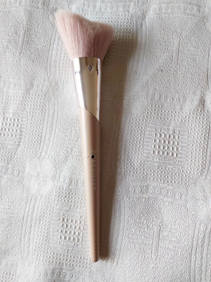 Fenty Beauty Bronzer brush 190