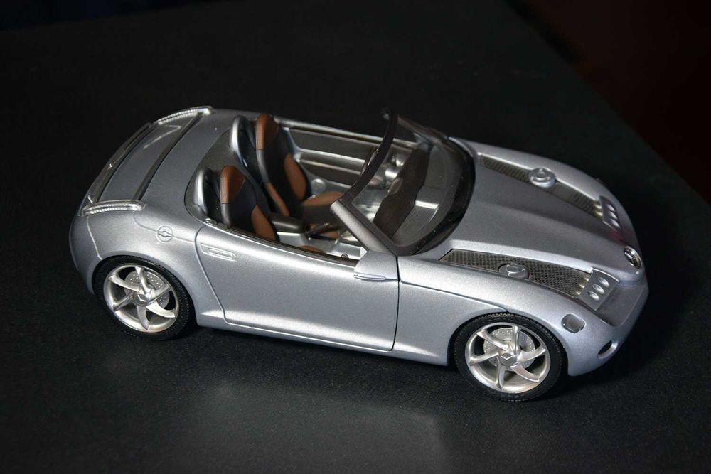 Mercedes SLA Roadster 1/18