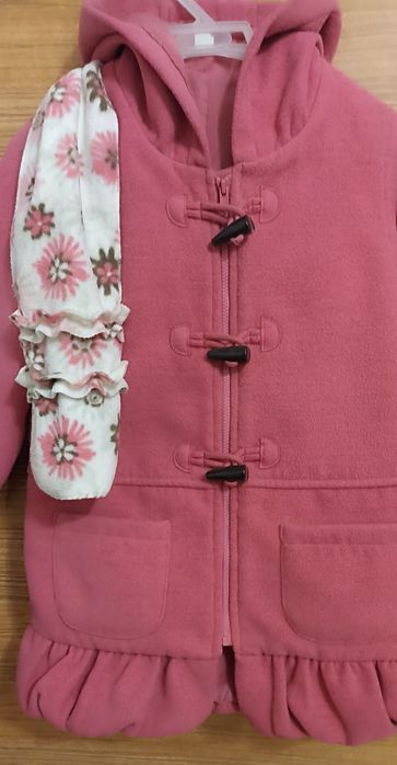 Płaszczyk z kapturem różowy rozmiar 3/4 lata