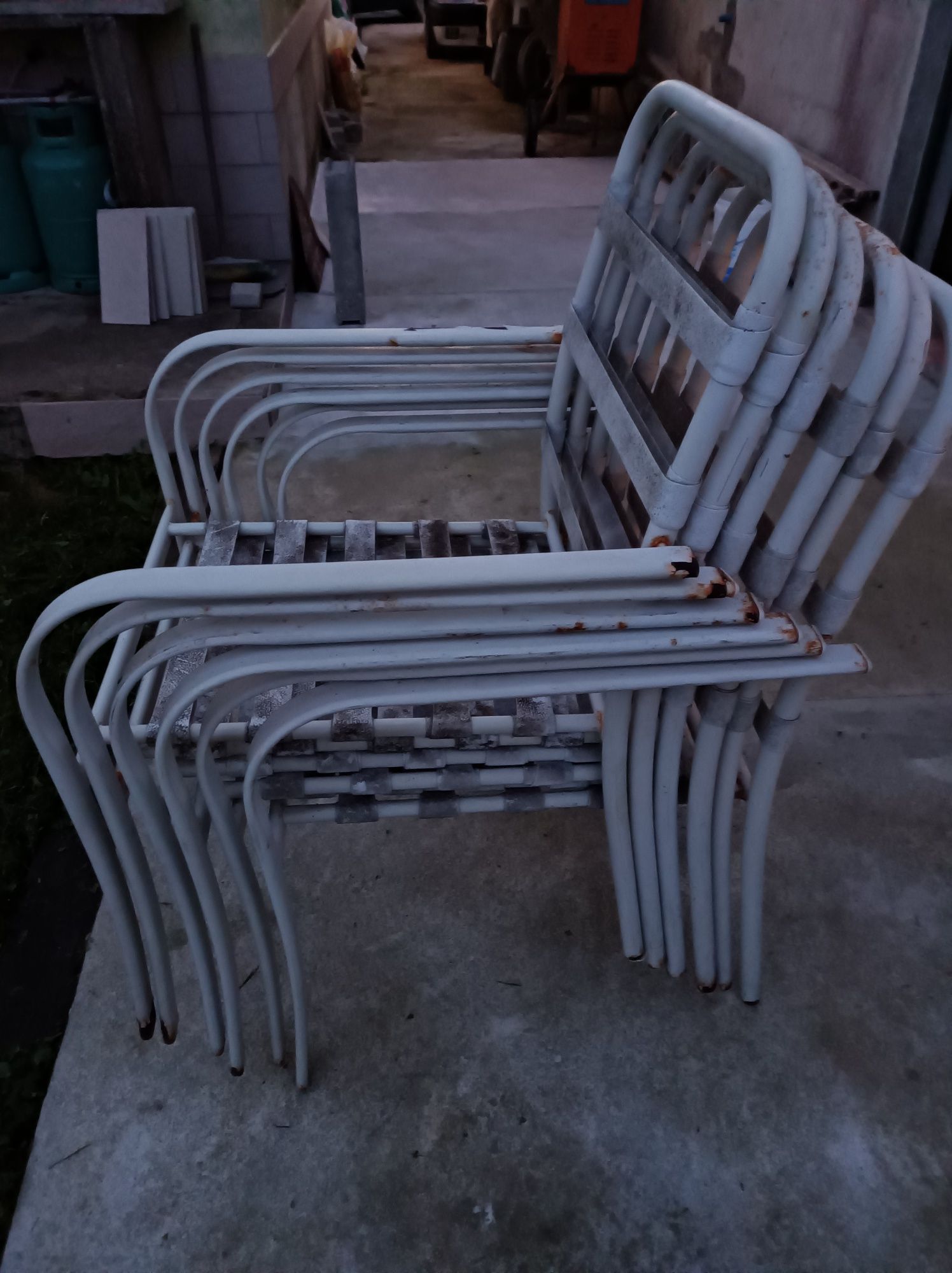 Mesa de jardim com cadeiras