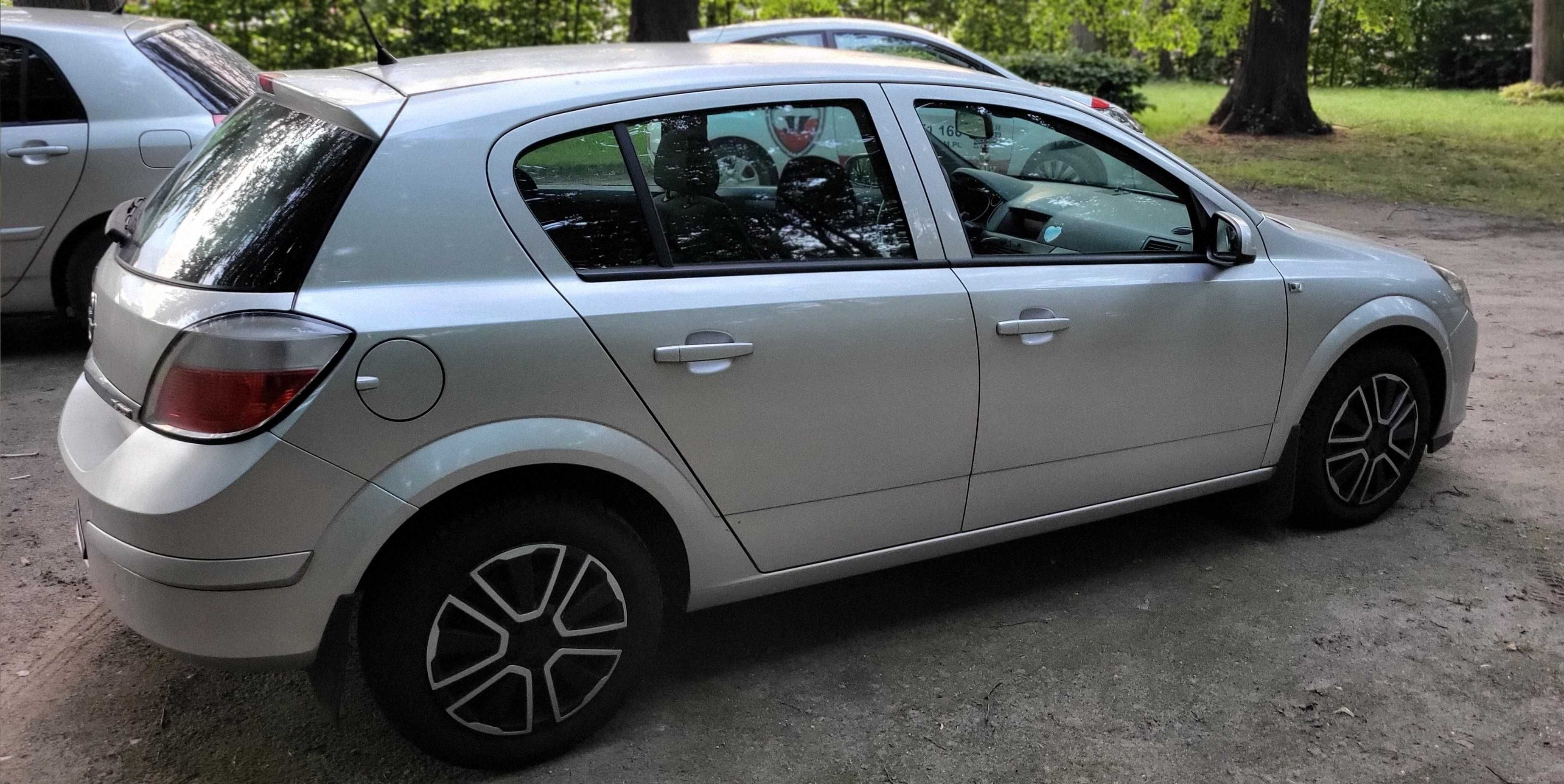 Opel Astra H 1.7CDTI hatchback 2006r