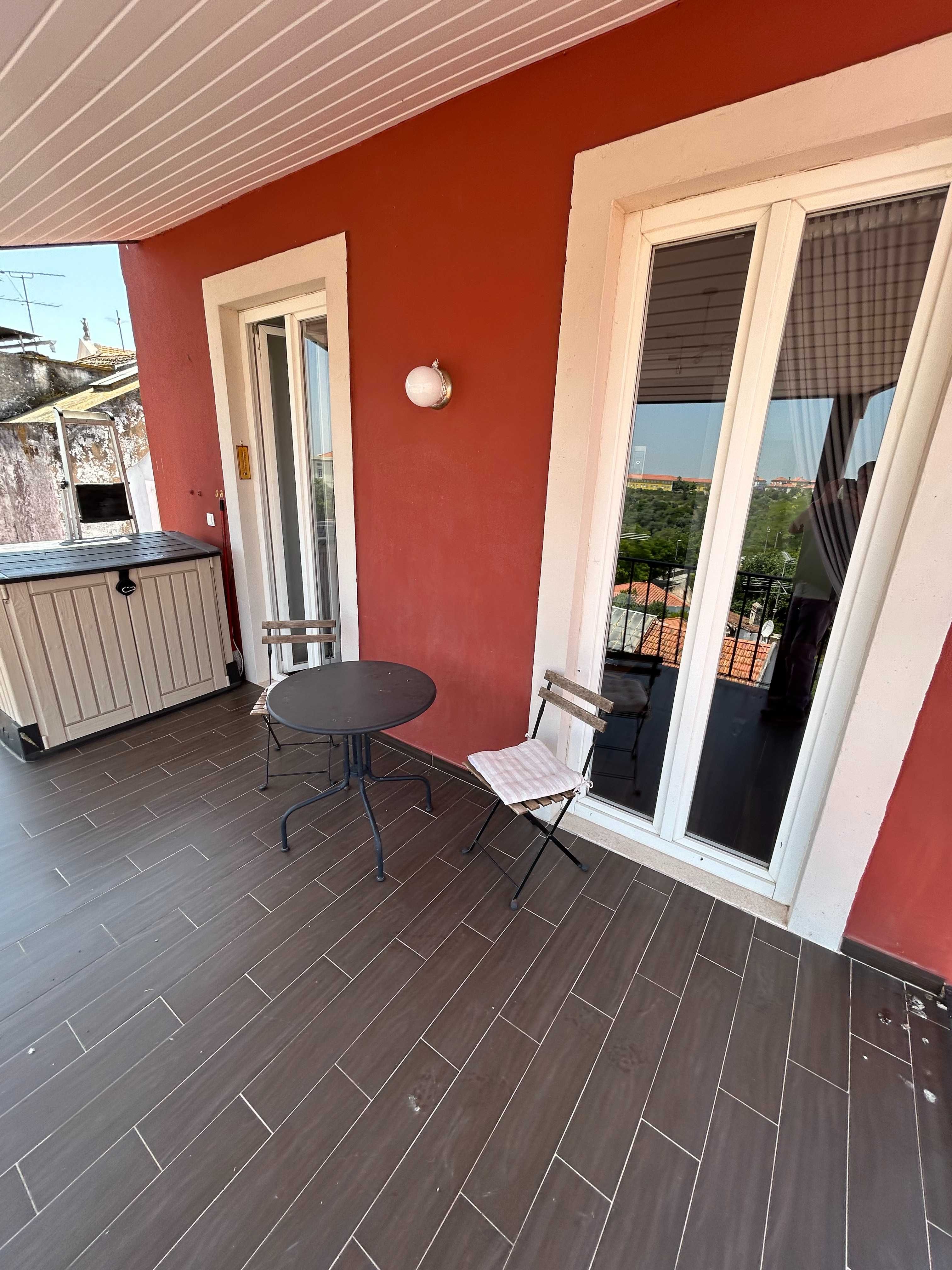 Apartamento T2 com Terraço em Santarém – Mobilado e Cozinha Equipada