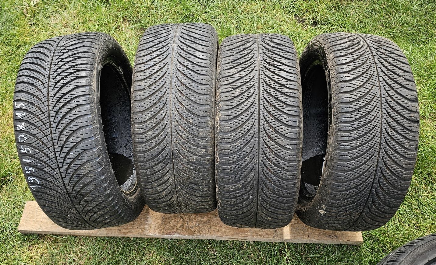 Opony wielosezonowe Goodyear 195/50R15