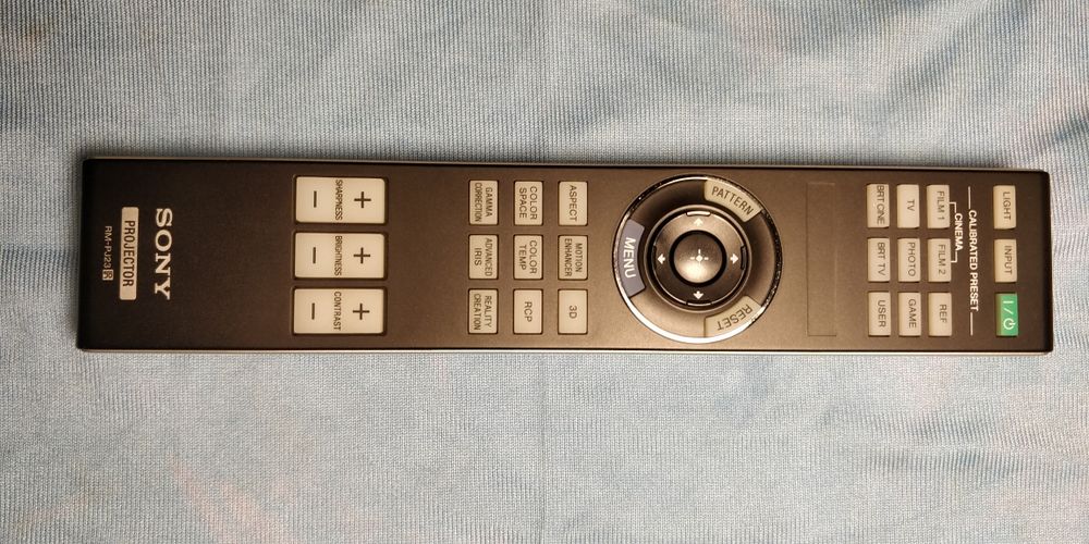 Projetor Sony VPL-HW50ES, 2 pares de óculos 3D originais Sony