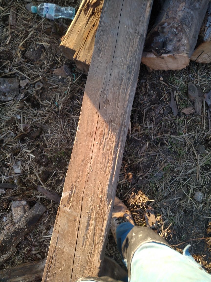 Drewniane belki ciosane loft