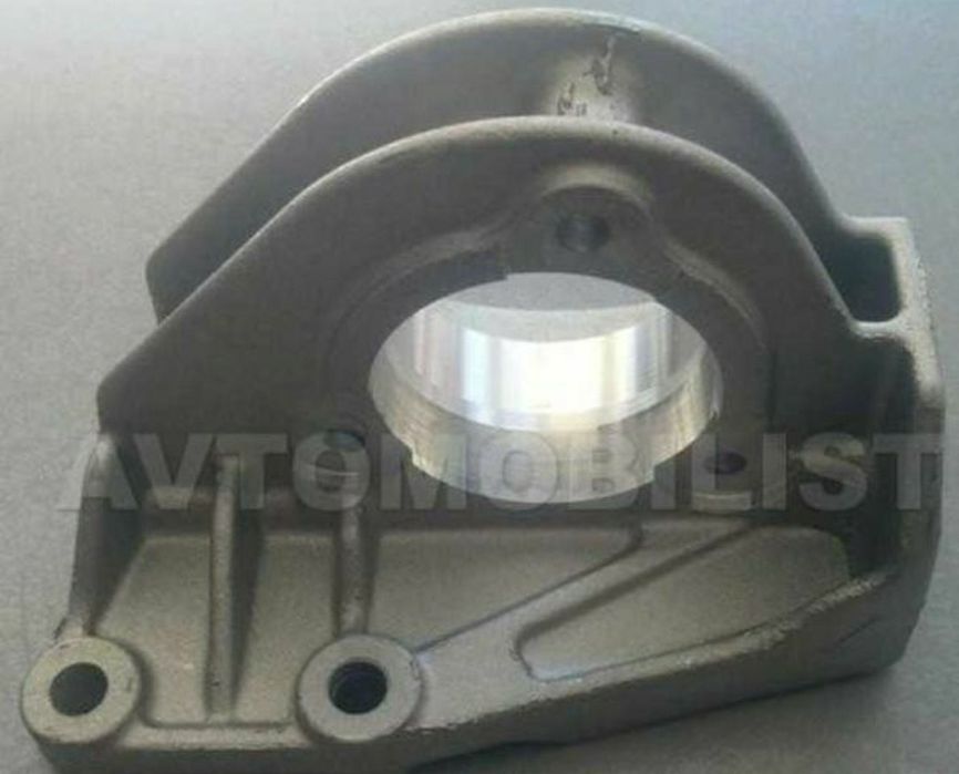 Кронштейн підвісного підшипника правої півосі DOBLO CORSA 51788013