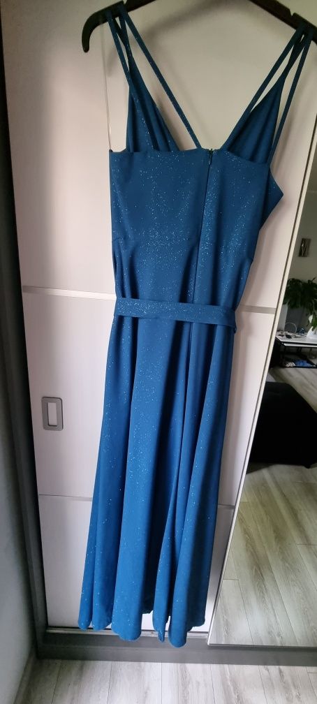 Piękna mieniącą się brokatowa sukienka wizytowa maxi wesele