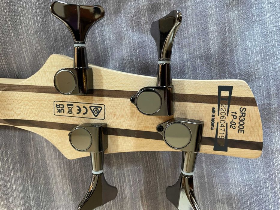 Baixo Ibanez SR300E IPT com saco Ibanez como novo