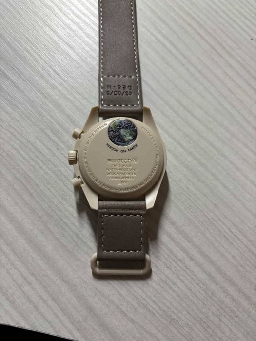 Часи OMEGA x Seatch