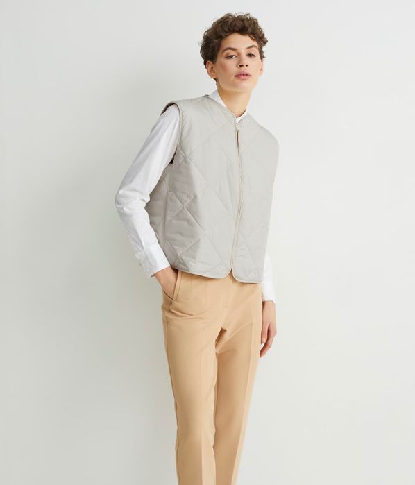 Актуальний стьобаний жилет C&A  стёганная жилетка безрукавка