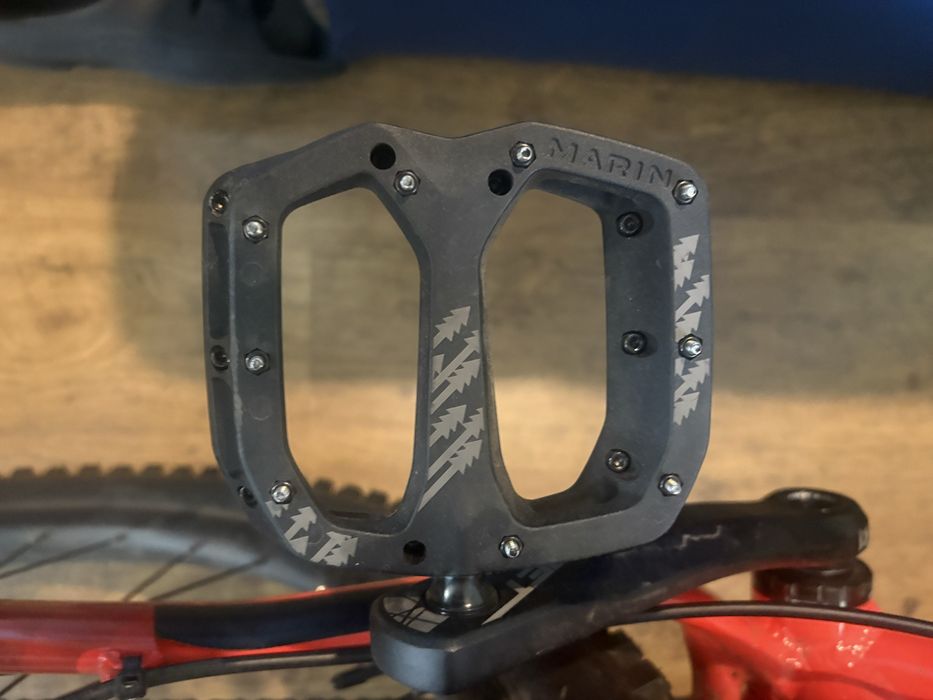 Pedaly platformowe Marin z roweru San Quentin
