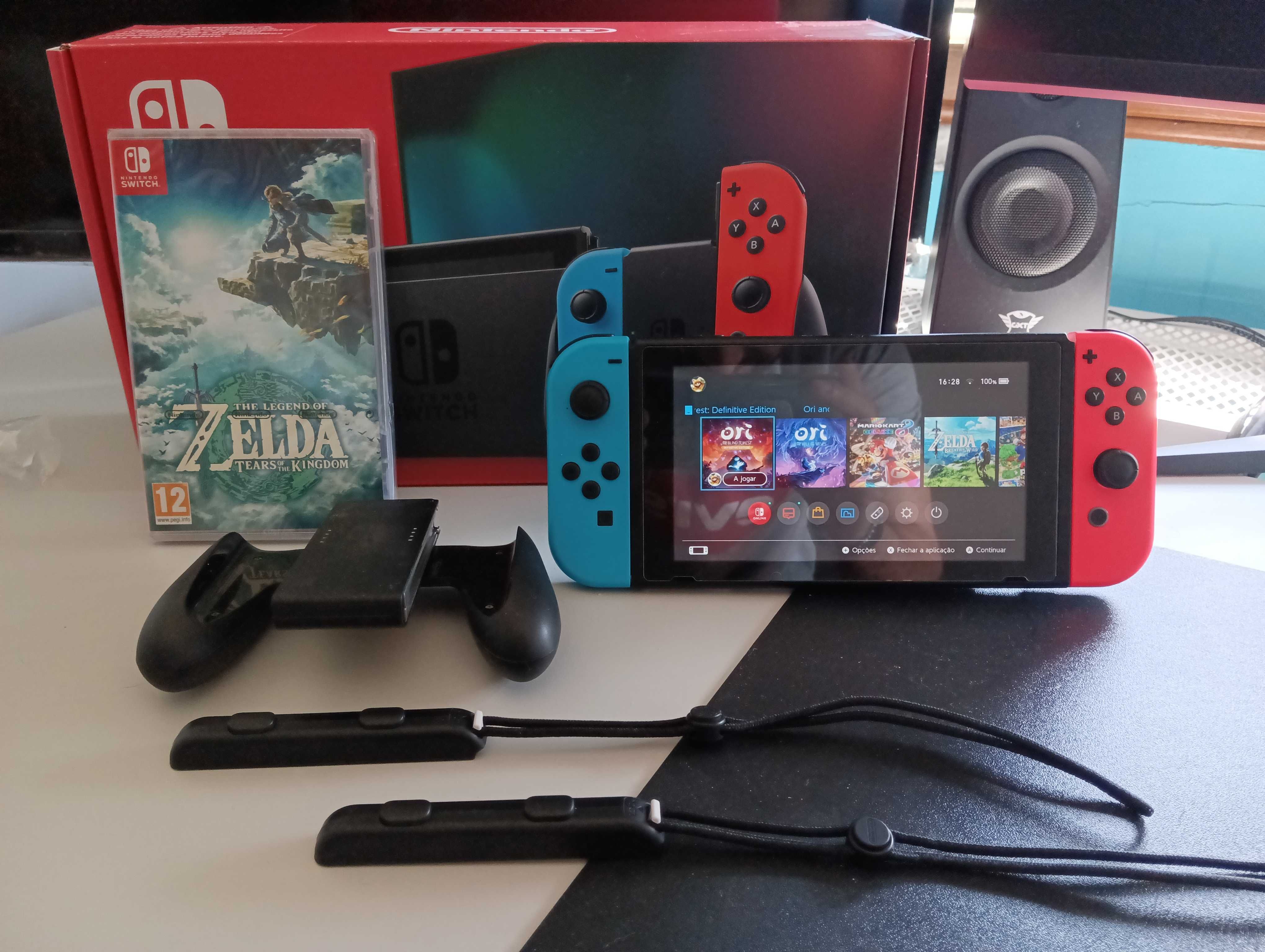 Nintendo Switch + Zelda Tears of the Kingdom