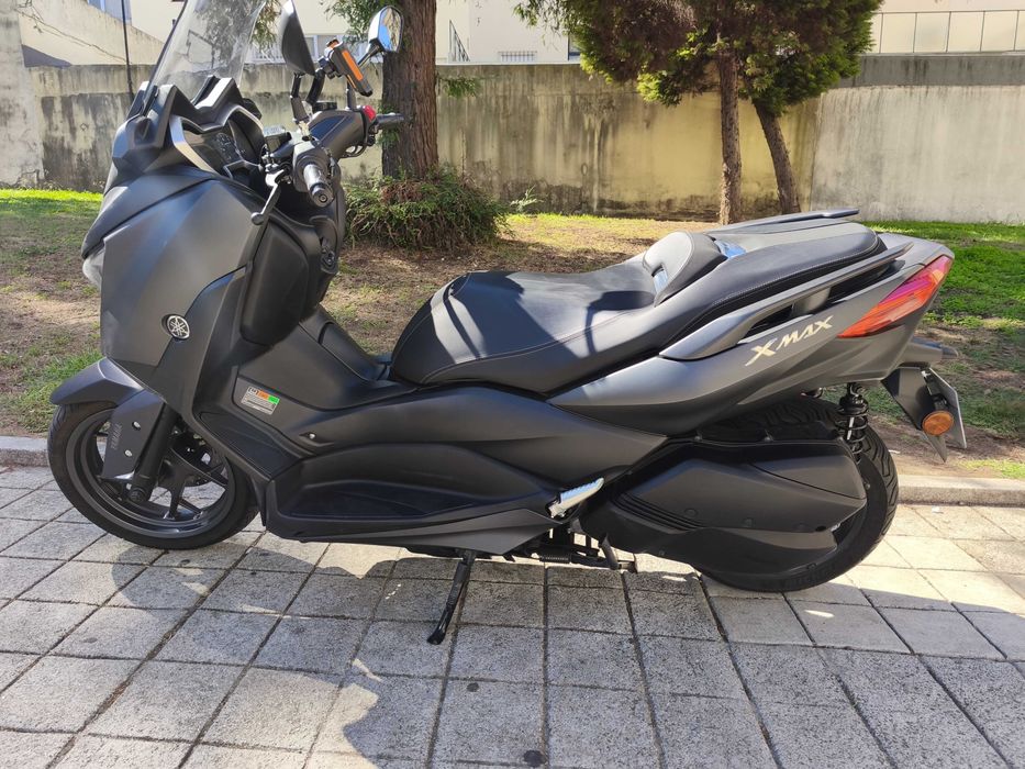 YAMAHA XMAX 300  de 2023, apenas com 11.045 Kms
