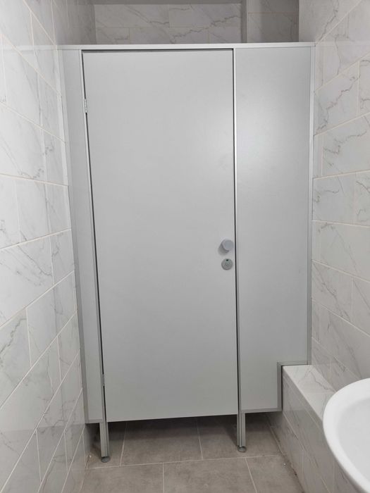 Торгівельні меблі ,для навчальних закл. сантехн. кабінки на замовлення