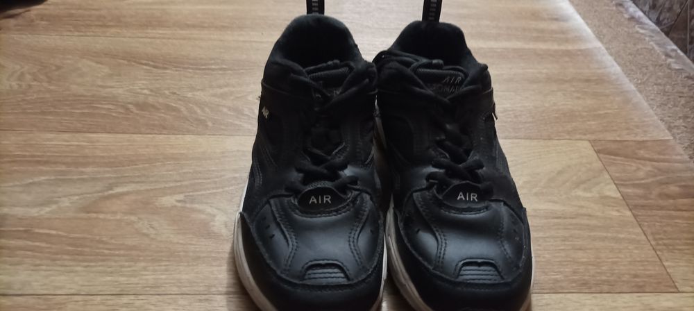 Весняні кросівки AIR