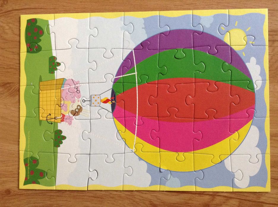 Puzzle 2 zestawy, w każdym 4 obrazki do ułożenia.