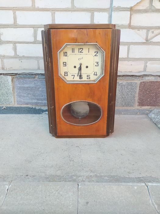 Настенные старинные часы