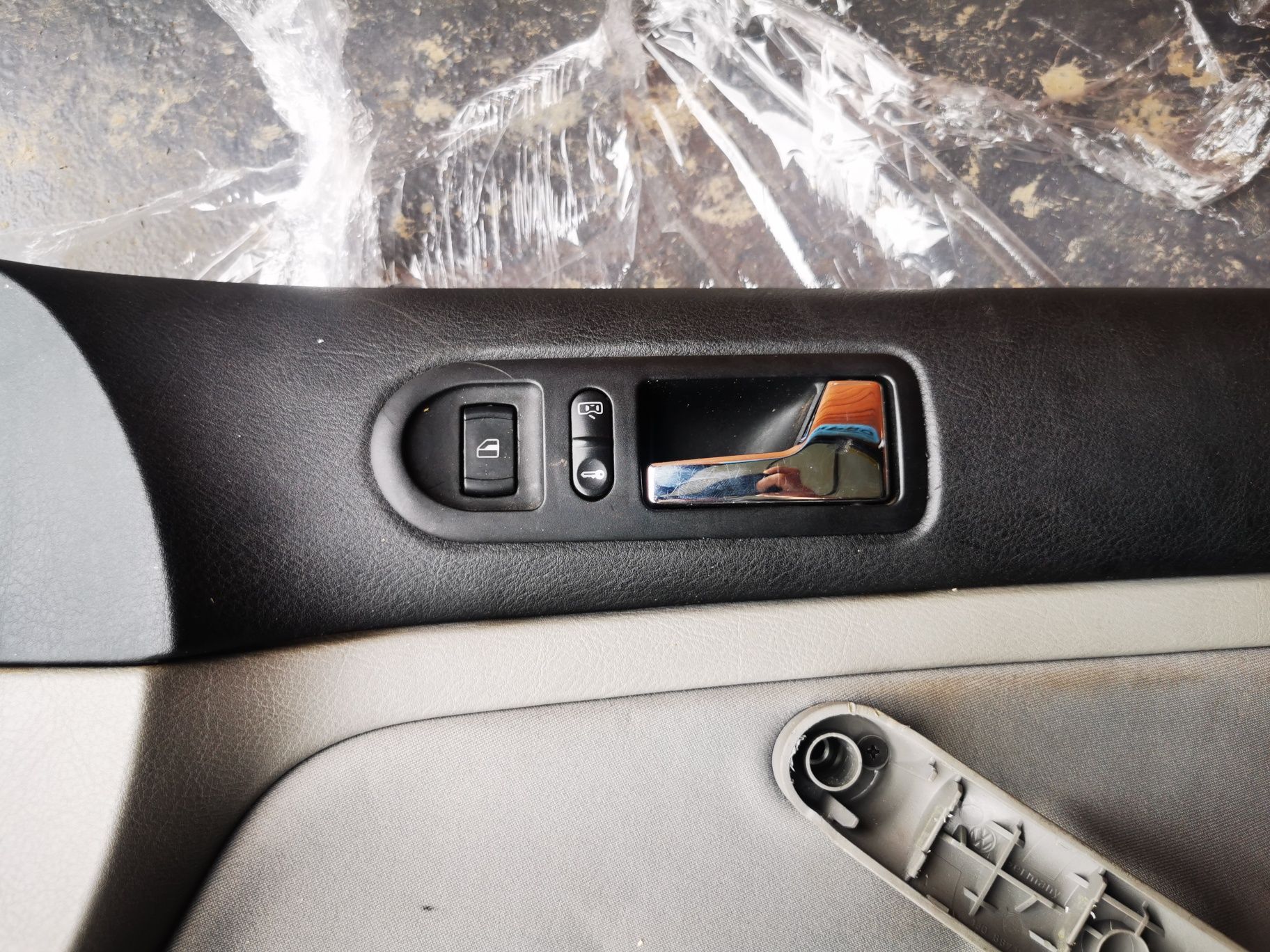 Boczek usa z Wiązka drzwi vw bora/ Jetta / golf 4