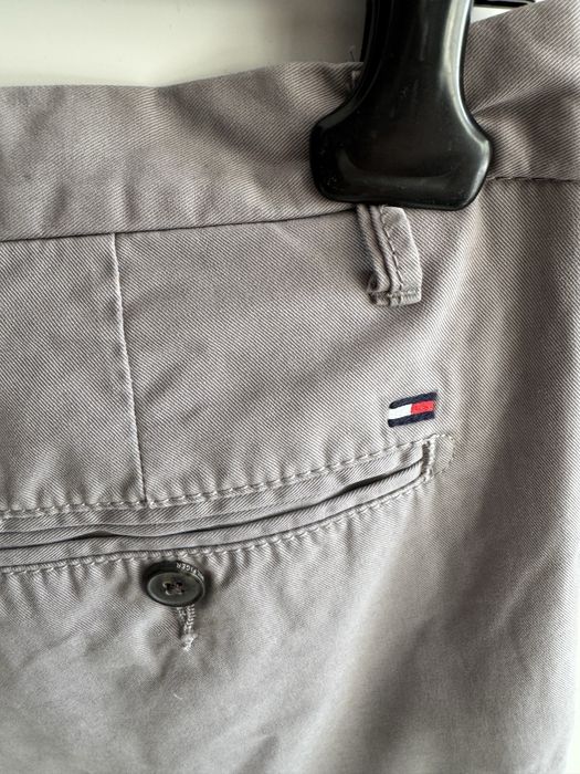 Tommy Hilfiger spodnie Chinosy / casual