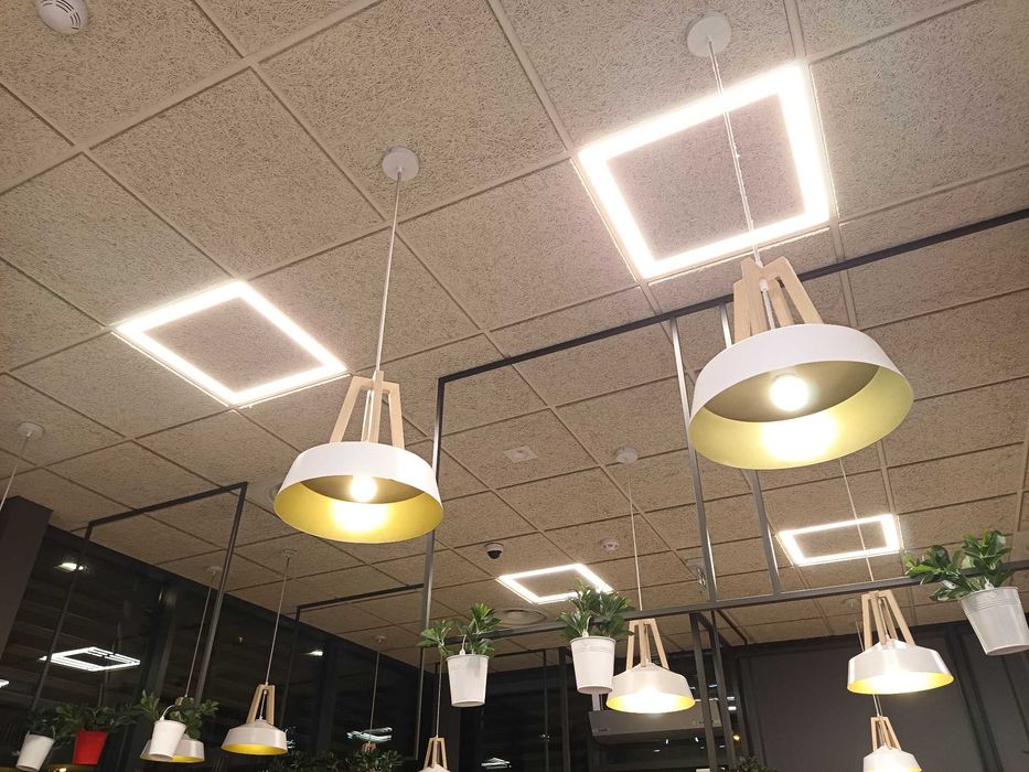 Sufit podwieszany kasetonowy modułowy Heradesign wióry drzewny Hera