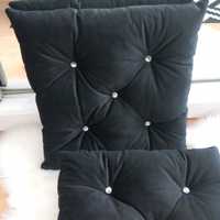 Dwie poduszki dekoracyjne czarne