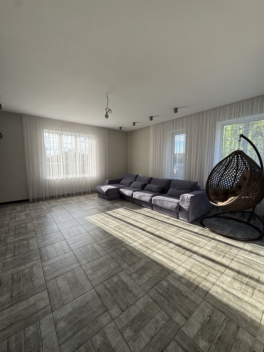 Продаж будинку з новим ремонтом