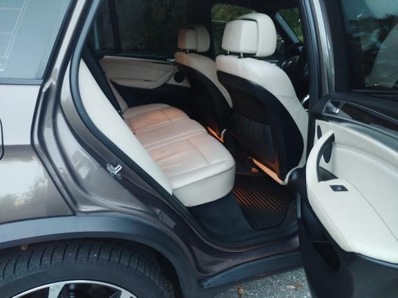 В продаже BMW x5 e70