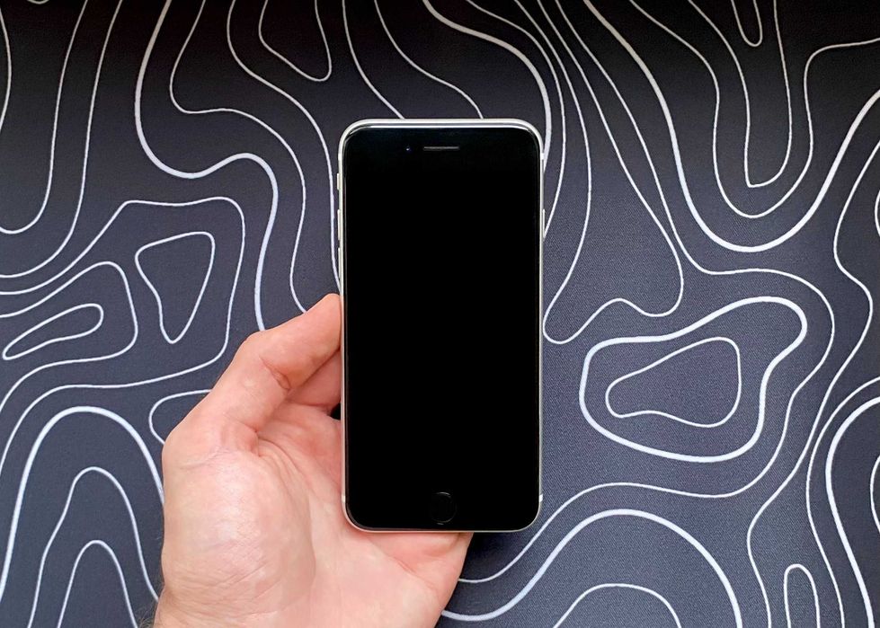 Превосходный iPhone SE 2022 - 128 гб - 92% АКБ - NEVERLOCK - STARLIGHT