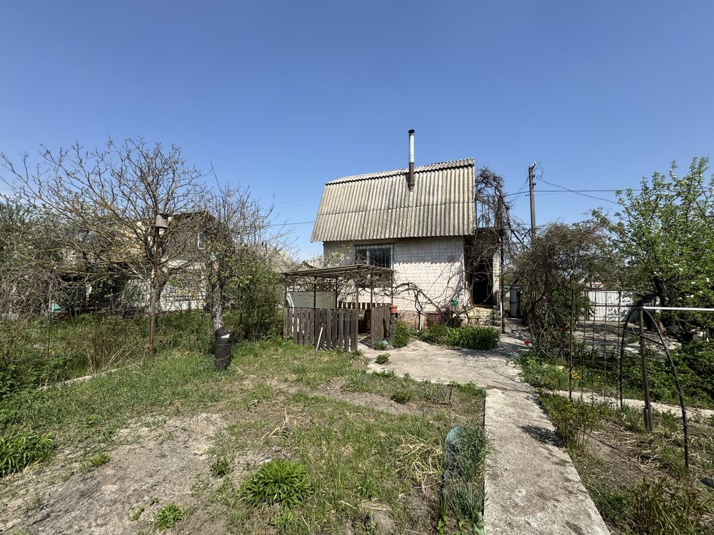 Продається  гарна дача в Жавинці біля озера та річки Десна!