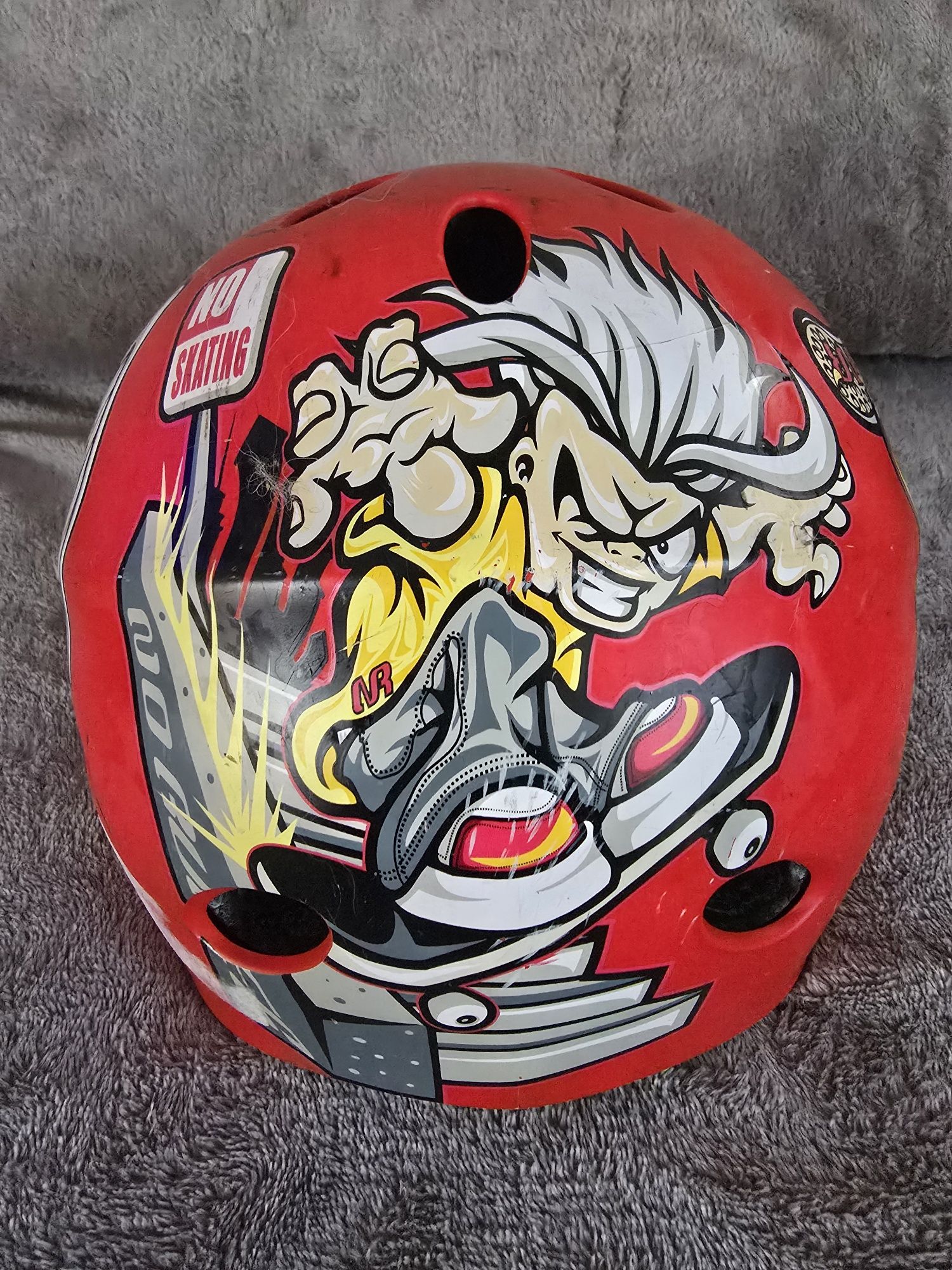 Capacete Skate Sportzone Tamanho S/M vermelho com figuras