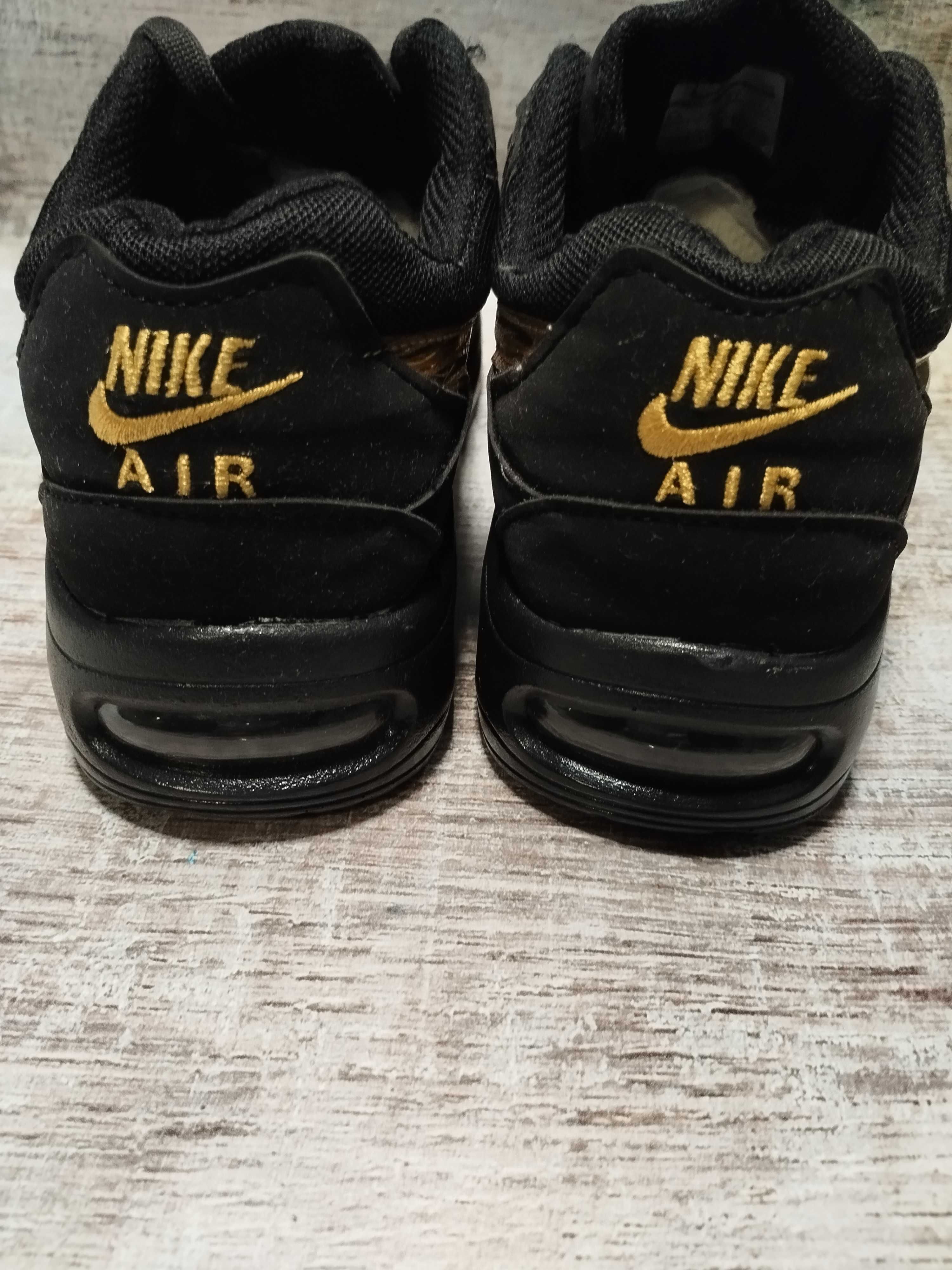 Nowe buty Nike,czarno -złote.