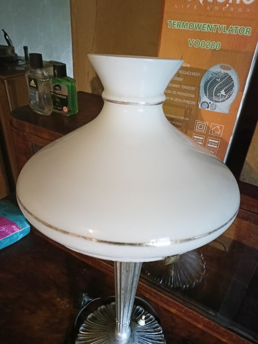 Lampa PRL działa