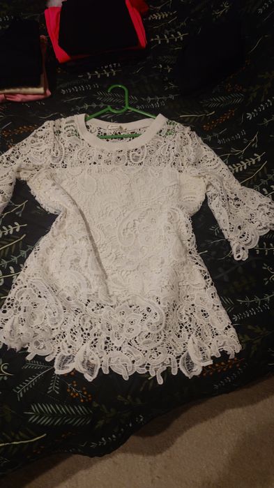 Biała koronkowa bluzka
