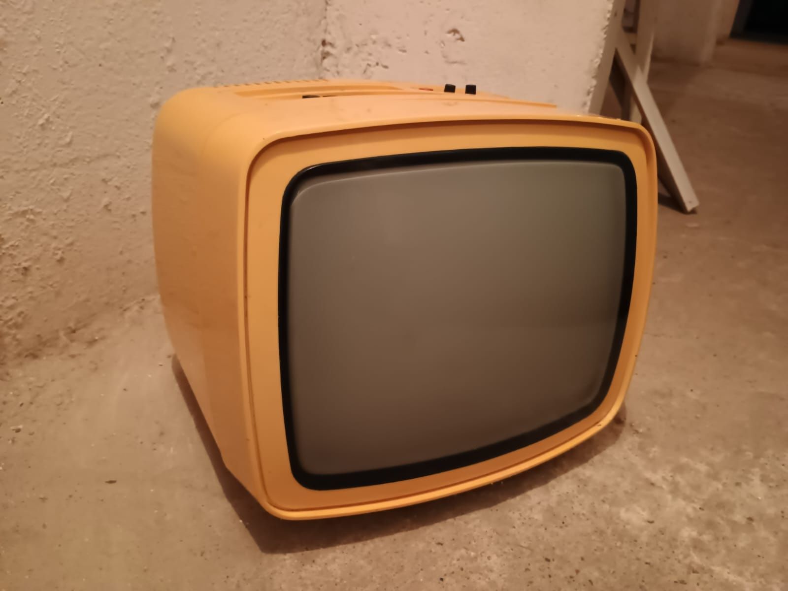 Telewizor Unitra staromodny PRL