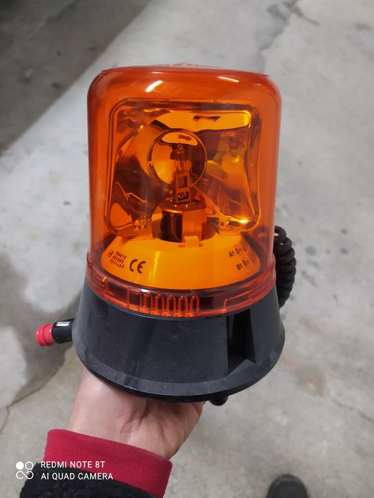 Tenho dois Pirilampos rotativo com ligação ao isqueiro