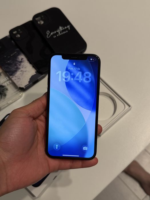 IPhone 12 64 gb + etui
