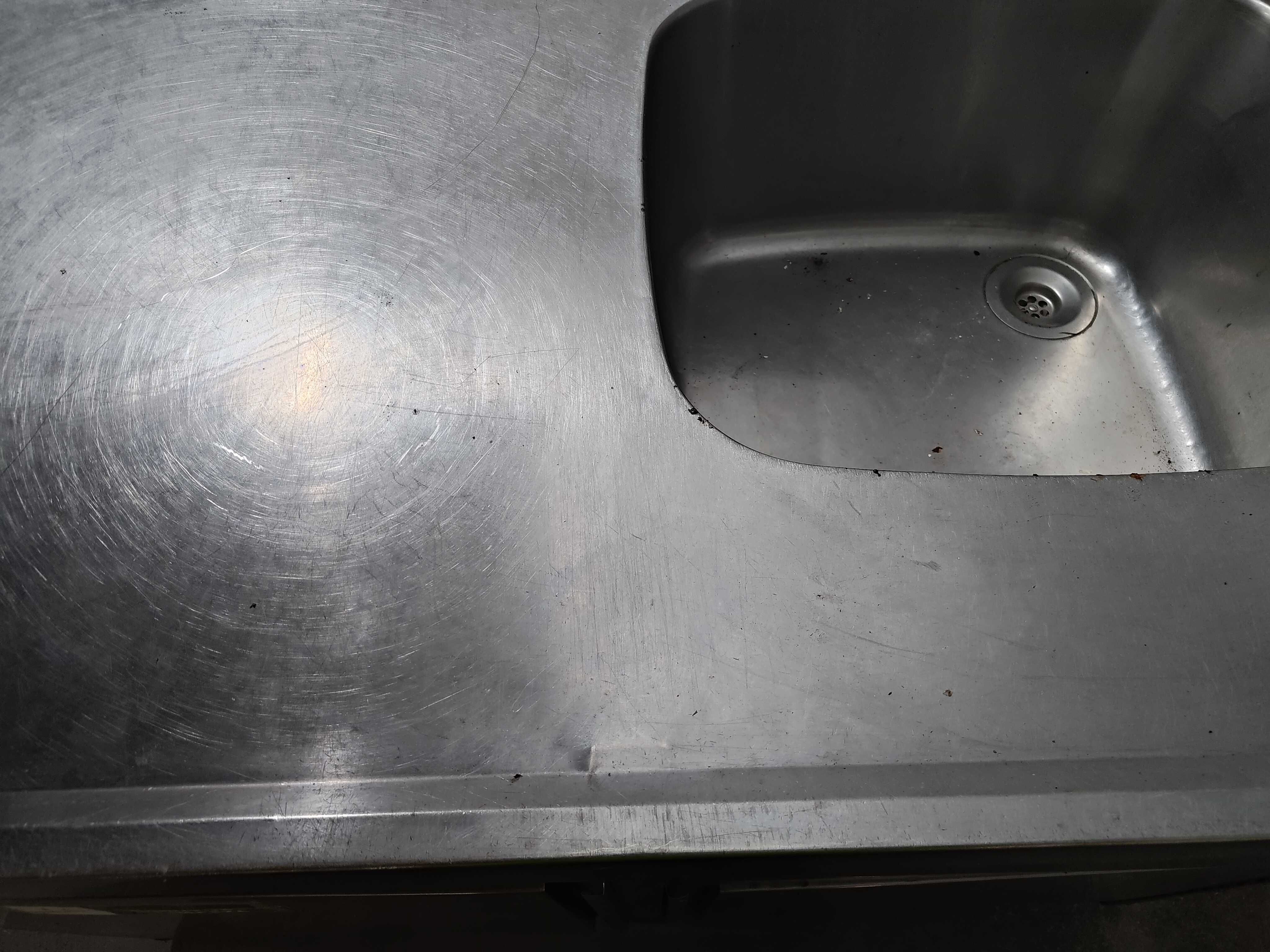Movel de Inox com lava loiça com torneira