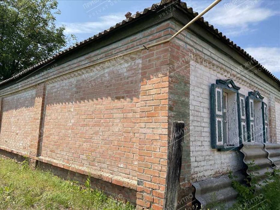 Будинок з великою ділянкою біля лісу!