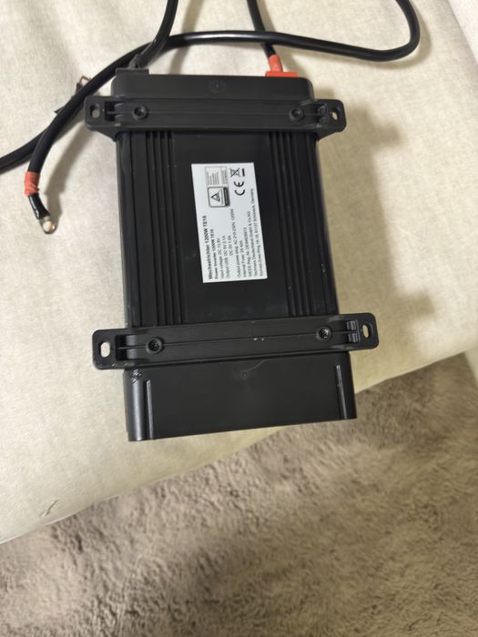 Інвертор Technaxx TE16 1200W 12V → 220V, стан відмінний