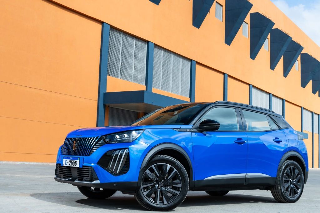 Aluguel de Peugeot 2008 Elétrico - Turno da Noite