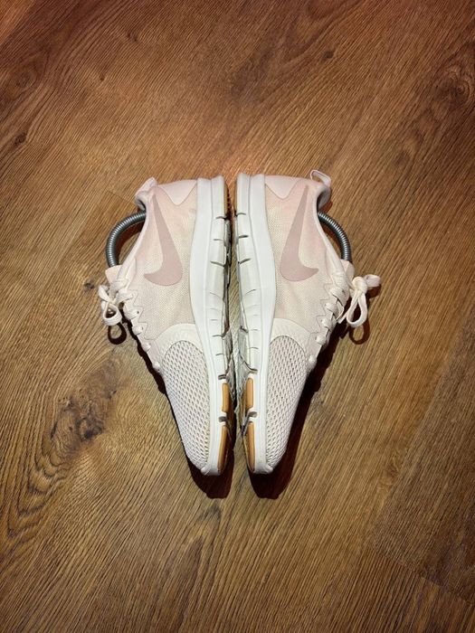 Кросівки Nike Wmns Flex Essential Tr